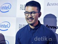 Santai Bergaya Casual ala Rio Dewanto