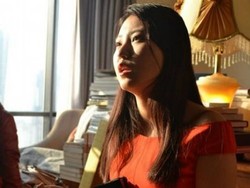 Kado Akhir Tahun, Bos Cantik Beri Anak Buahnya 4 Mobil BMW