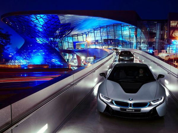 Melihat Showroom Pusat BMW di Jerman