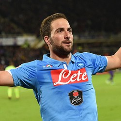 Higuain Dua Gol, Napoli Gasak Cesena 4-1