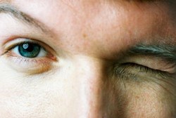 6 Trik Ini Dapat Atasi Mata Lelah Saat Bekerja