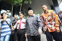 Hamzah Haz Jenguk Besannya (Fuad Amin) di Rutan KPK