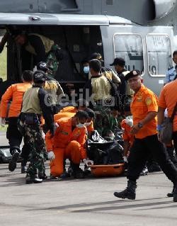 Kantung Jenazah Korban QZ8501 Berlapis 3 untuk Kurangi Bau