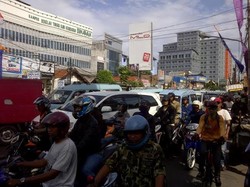 Jalan Dewi Sartika Ditutup, Arus Lalin Macet Total