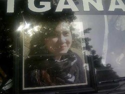 Jenazah Korban AirAsia Natalia Dimakamkan di Blitar