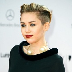 Miley Cyrus Tak Sabar Ingin Pose Tanpa Busana untuk Majalah Playboy