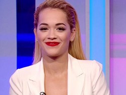 Pamer Belahan Payudara di TV, Rita Ora Dikecam Para Ortu