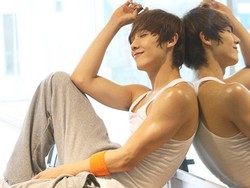 Manajemen Bantah Lee Joon eks MBLAQ Pacari Teman SMA