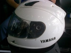 Yamaha Jamin Helm Bawaannya Aman