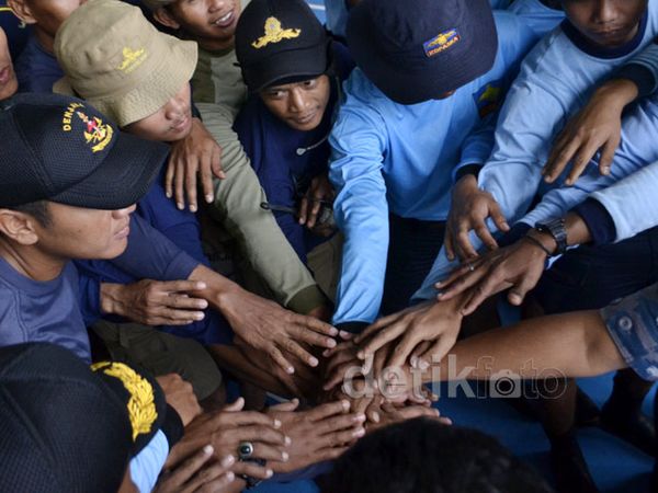 Penyelam Gagal Angkat Ekor AirAsia