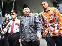 Hamzah Haz Jenguk Fuad Amin di Rutan KPK