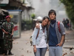 Di Balik 98: Lukman Sardi Main Aman dengan Bingkai Humanis