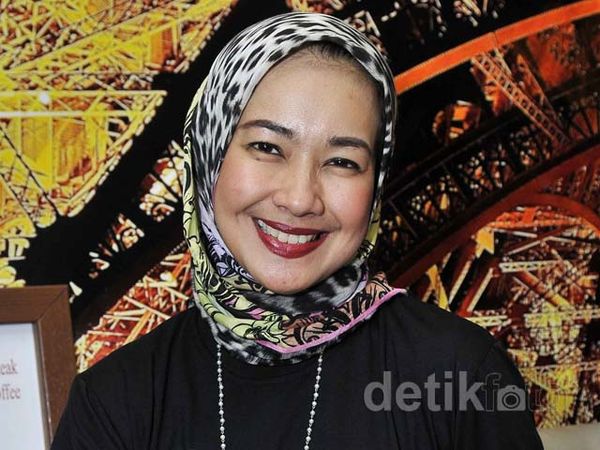 Senyum Ceria Alya Rohali