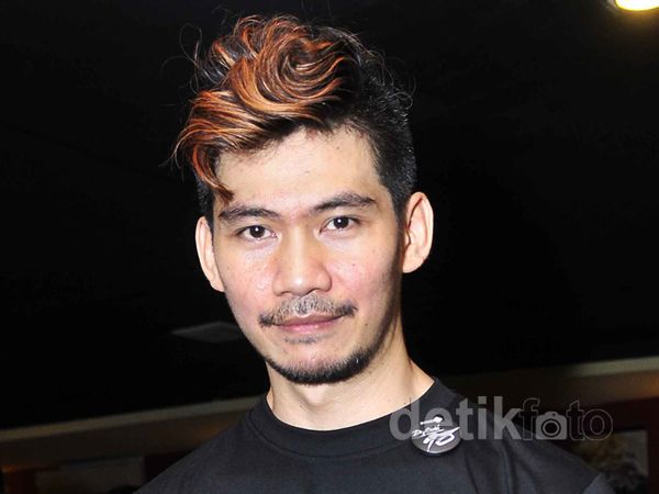 Gaya Rambut Mohawk Donny Alamsyah