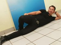 Ketika Vickynisasi Berpose Ala Putri Duyung