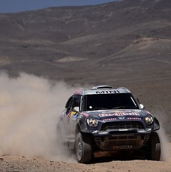 Al-Attiyah Kukuhkan Posisi, Sainz dan Terranova Alami Masalah
