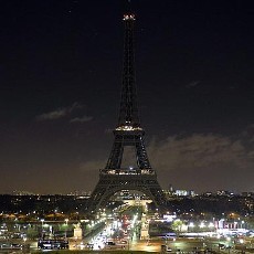 Saat Menara Eiffel Padam Hormati Korban Penembakan Charlie Hebdo