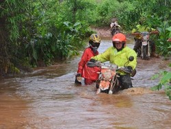 Serunya Mandi Lumpur Naik Motor Trail