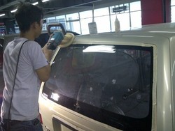 Cara Mudah dan Murah Mengusir Jamuran di Kaca Mobil