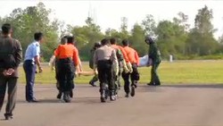 Perburuan Kotak Hitam AirAsia, Keluarga Minta SAR Tetap Fokus Cari Korban