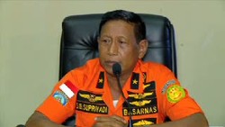 Pengangkatan Ekor Pesawat Menggunakan Kombinasi Ini