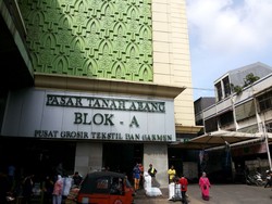 Asyiknya Belanja Oleh-oleh Lengkap di Tanah Abang