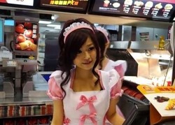 McDonalds di Taiwan Punya Kostum Pelayan Paling Seksi!