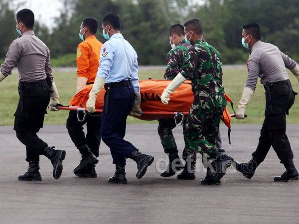 Basarnas Kembali Evakuasi 2 Jenazah Korban AirAsia
