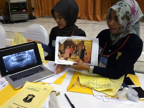 Posko Crisis Centre AirAsia di RS Bhayangkara