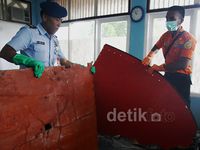 Serpihan Pesawat AirAsia QZ8501
