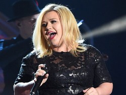 Kelly Clarkson Bocorkan Lagu Baru