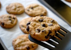 Mau Chocolate Chip Cookies Renyah atau Chewy? Ini Cara Modifikasi Resepnya