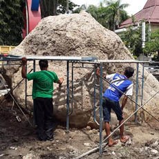Biaya Memindahkan Batu Semar ke Depan Pemkab Bojonegoro Sangat Fantastis
