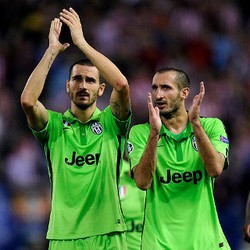 Partenopei Mengancam Bek-bek Juventus yang Kelelahan