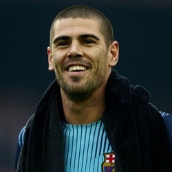 Jadi Pemain MU, Valdes Ucapkan Terima Kasih pada Van Gaal