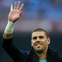 Victor Valdes: Bahasa Inggris? No Problem!