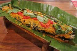 Rempah Wangi: Wah, Sedapnya Patin Bakar Berbalut Bumbu dalam Bambu!
