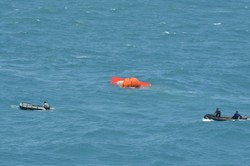 Muncul ke Permukaan, Ekor QZ8501 Ditarik Perlahan ke Kapal Crest Onyx