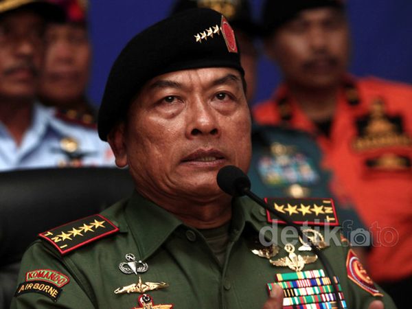 Panglima TNI Apresiasi Keberhasilan Pengangkatan Ekor AirAsia Panglima TNI Apresiasi Keberhasilan Pengangkatan Ekor AirAsia
