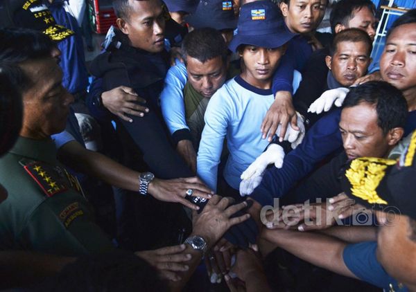 Mengintip Persiapan Penyelam di KRI Banda Aceh