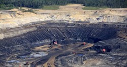 Harga Minyak Turun, Saatnya Borong Emas