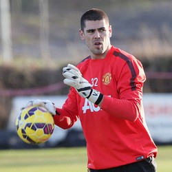 Sikap Valdes Selama Masa Pemulihan Bikin Van Gaal Terkesan