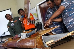 Basarnas: Black Box Mungkin di Sekitar Main Body AirAsia, 1 Km dari Ekor
