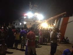 Hujan Deras, Ekor QZ8501 di Pelabuhan Kumai Belum Juga Diangkat