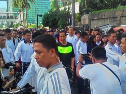 Bersepeda Santai di Car Free Day, Jokowi Dikerubuti Warga