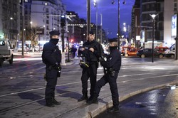 Penghormatan untuk 17 Korban Tewas, 700.000 Orang Long March di Prancis