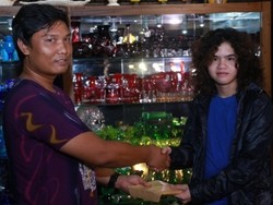 Shafeea Ikut Bantu Berikan Santunan ke Korban Kecelakan Dul