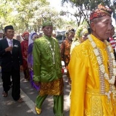 Ratusan Pasangan Tua di Probolinggo Nikah Massal