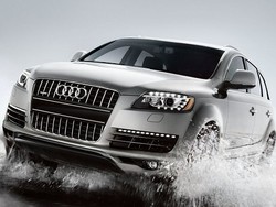 Tidak Biasa Bawa Audi Q7, Wanita Ini Sebabkan Kemacetan