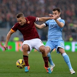 Sempat Tertinggal Dua Gol, Roma Paksakan Hasil Imbang 2-2 Kontra Lazio
